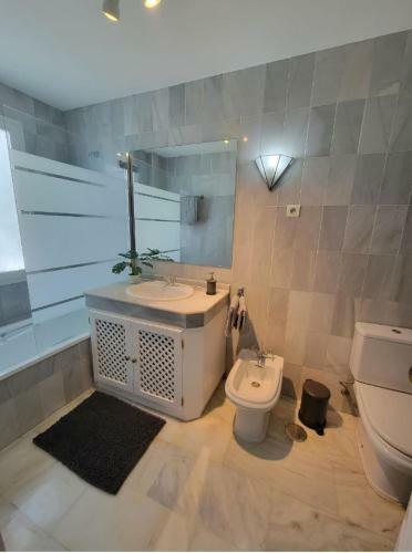 Apartamento Comfy 2br, 2bathroom, Parking, Pool, Sea Views, Elviria Alta