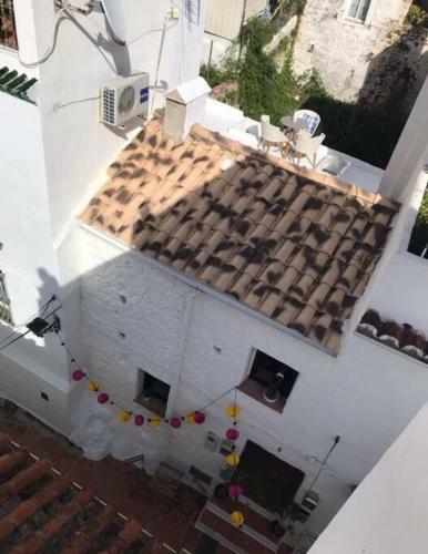 Enchanting Quirky 1 Bed Cottage With Open Fire .