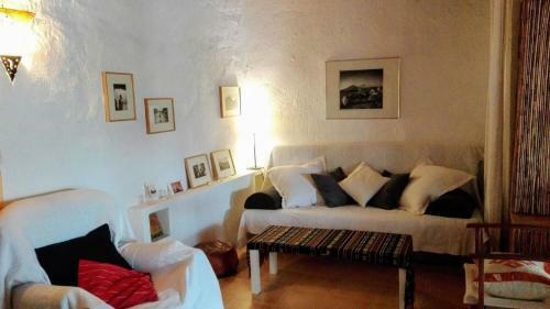 Traditionelles Ferienhaus Mit H�hle Und Dachterrasse