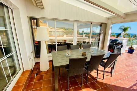 Apartamento En Primera Linea De Playa Con Parking