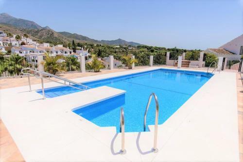 Apartamento Lovely 2 Bedroom In Oasis De Capistrano, Nerja