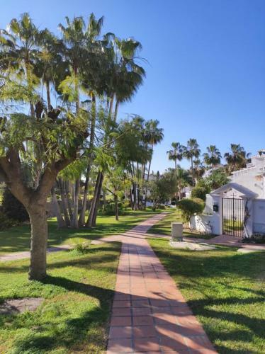 Apartamento Lovely 2 Bedroom In Oasis De Capistrano, Nerja