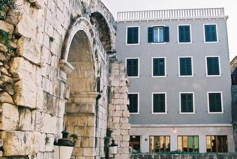 Hotel Peristil