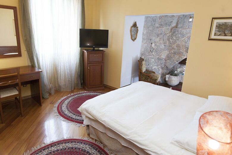 Hotel Peristil