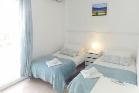 Amplio Apartamento Con Piscina Cerca De La Playa