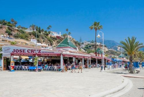 First Beach Line Apartment With 3 Bedrooms And Parking, Nerja
