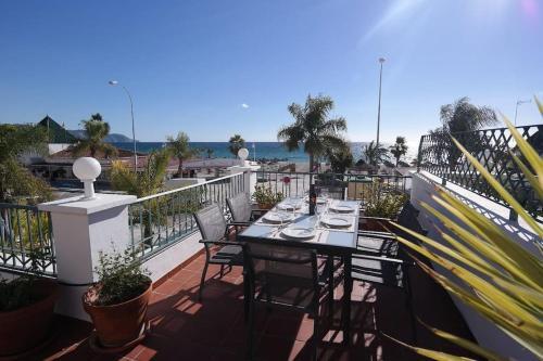 First Beach Line Apartment With 3 Bedrooms And Parking, Nerja