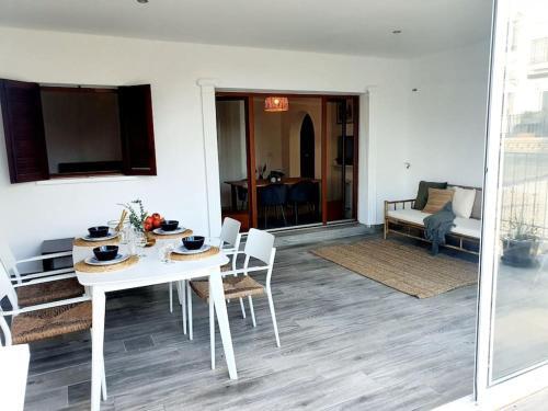 Apartamento Ptabaja. A Pie de Piscina En El Valle Golf Resort
