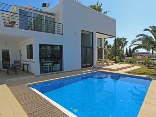 Villa Moraira, 4 Dormitorios, 8 Personas - Es-216-30