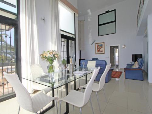Villa Moraira, 4 Dormitorios, 8 Personas - Es-216-30
