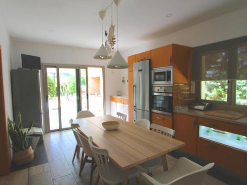 Villa Moraira, 4 Dormitorios, 8 Personas - Es-216-7