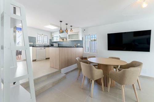 Villa New Charming House 150 Meters From The Beach