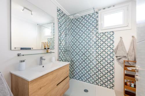 Villa New Charming House 150 Meters From The Beach