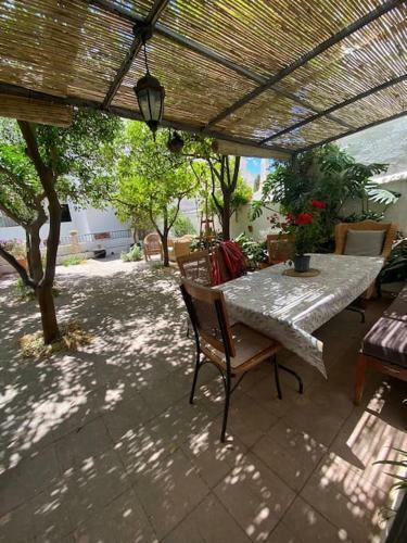 Charming 4 Bedroom Village Home With Patio