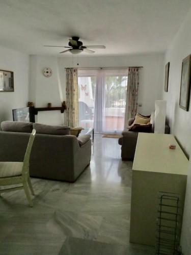 Bright And Airy 2 Bed 2 Bath Modern Apartment