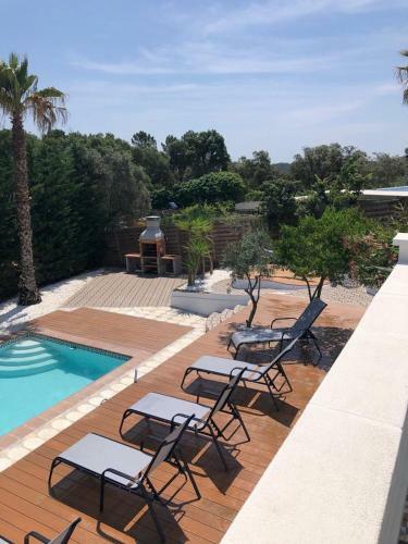 Apartamento Pool Oasis With Mountain Views
