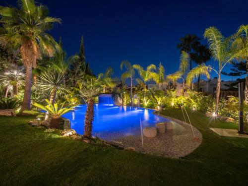 Villa Modern Dream Mansion In Tropical Nueva Andaluc�a ?