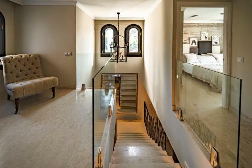 Villa Modern Dream Mansion In Tropical Nueva Andaluc�a ?