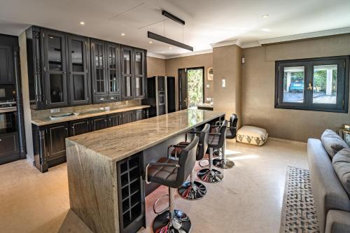 Villa Modern Dream Mansion In Tropical Nueva Andaluc�a ?
