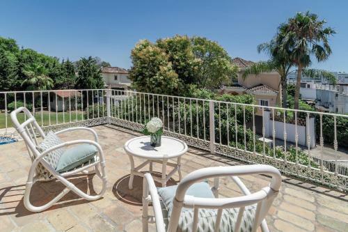Cln- Spacious 6 Bedroom Villa Next To Beach