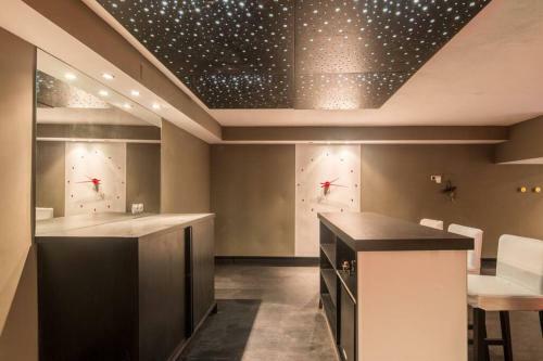 Exclusive 6 En Suite Bedroom Villa - Nag�eles