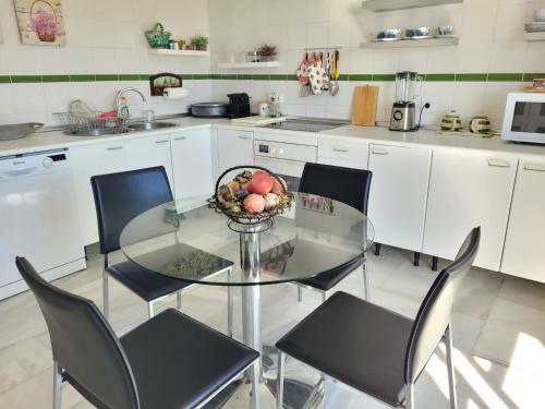 Beachfront Family Apartment In Puerto Banus