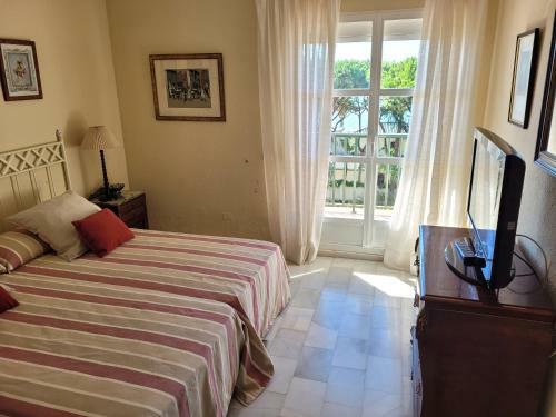 Beachfront Family Apartment In Puerto Banus