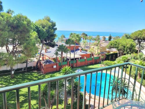Beachfront Family Apartment In Puerto Banus