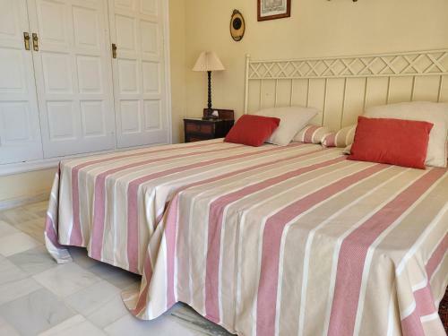 Beachfront Family Apartment In Puerto Banus