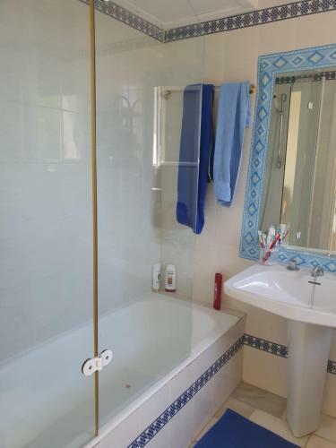 Beachfront Family Apartment In Puerto Banus