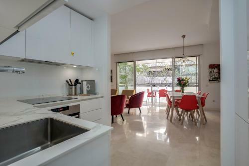 Modern Apartment Next The Beach