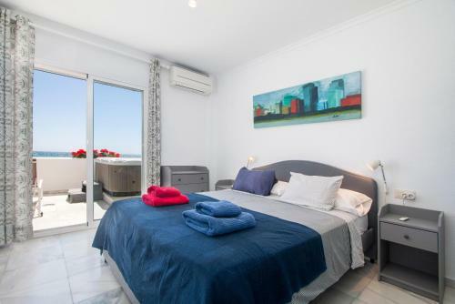 Superb Large Apartment On The Beach