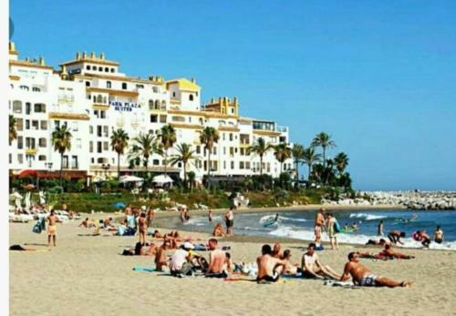 Apartamento En La Playa .piscinas Jardines Puerto Ban�s