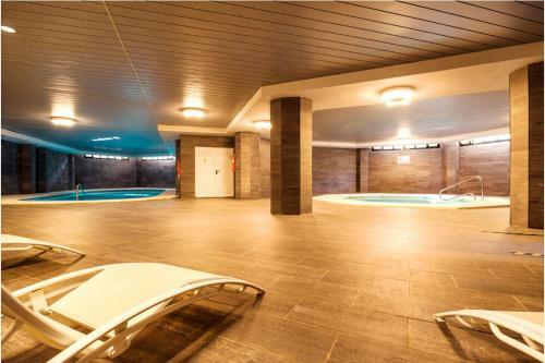 Apartamento Bright&spacious In Las Mimosas De Ban�s