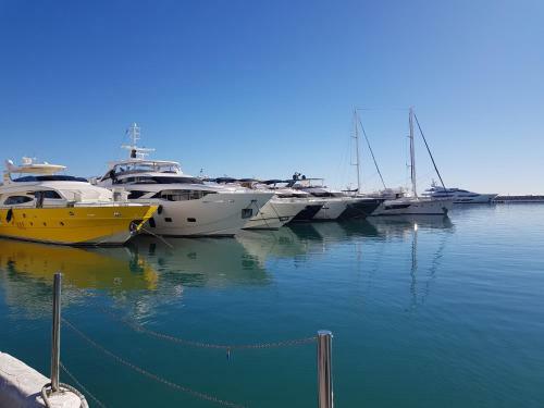 First Line Beach Apartment - Puerto Ban�s