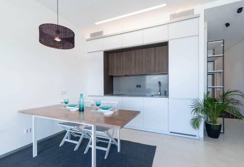 First Line Beach Apartment - Puerto Ban�s