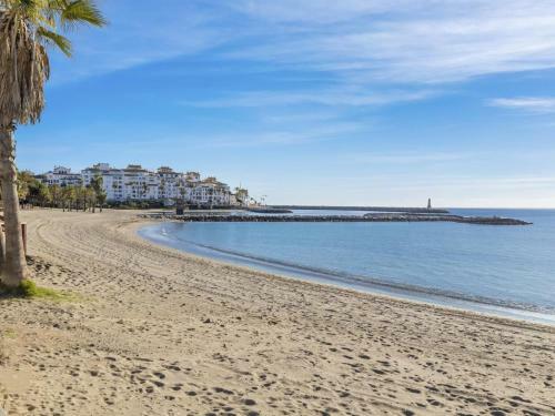 Amplio Apartamento En Playas Del Duque