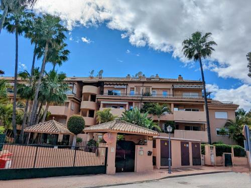 Marbella - Playa Alicate 2br Holiday Apartment