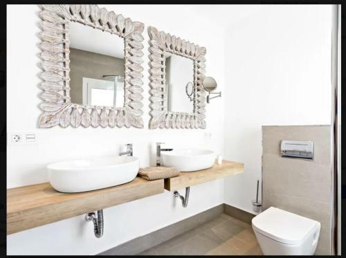 Puerto Banus Luxury Apartment Located In Harbor