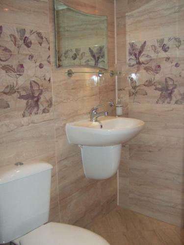 Hostal Vitanova Guest House