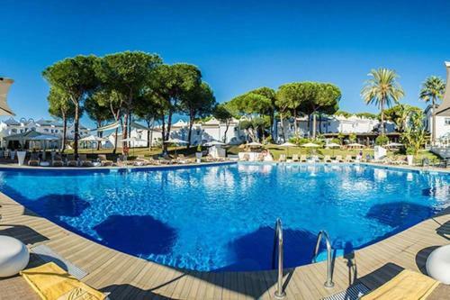 Sea View Holiday Home In Marbella Resort