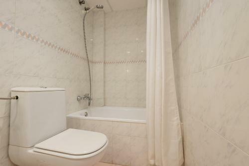 Apartamento 2 Bedroom Front Line Beach Flat In Costabella, Marbella, Marbella