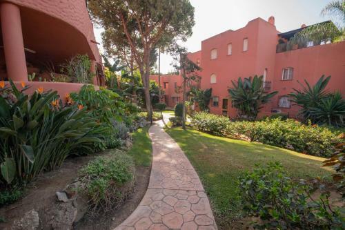Apartamento 2 Bedroom Front Line Beach Flat In Costabella, Marbella, Marbella