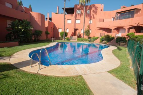 Apartamento 2 Bedroom Front Line Beach Flat In Costabella, Marbella, Marbella