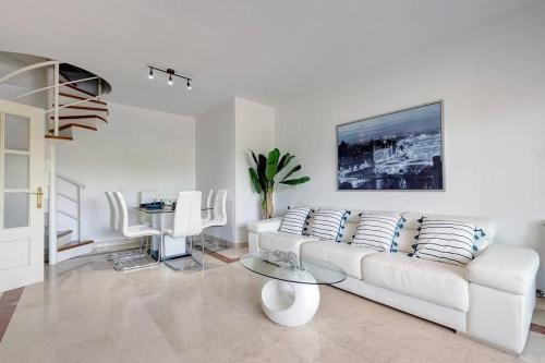 Apartamento Stunning Duplex 5 Minutes From Puerto Ban�s