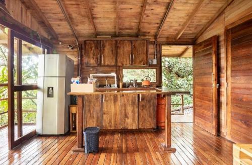 Caba�a En Medio Del Bosque Con Jacuzzi - Santa Elena