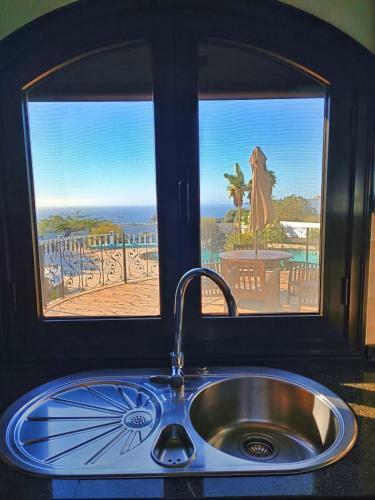 Wonderful Country Villa With Amazing Sea View