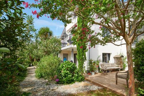 Hostal Maison Arbolateia