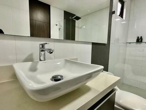 302 Spacious Apartment Nice View In El Poblado