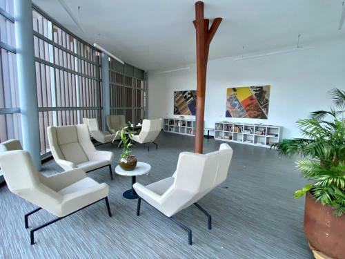 C�modo Apartamento En El Poblado, Cerca A Provenza